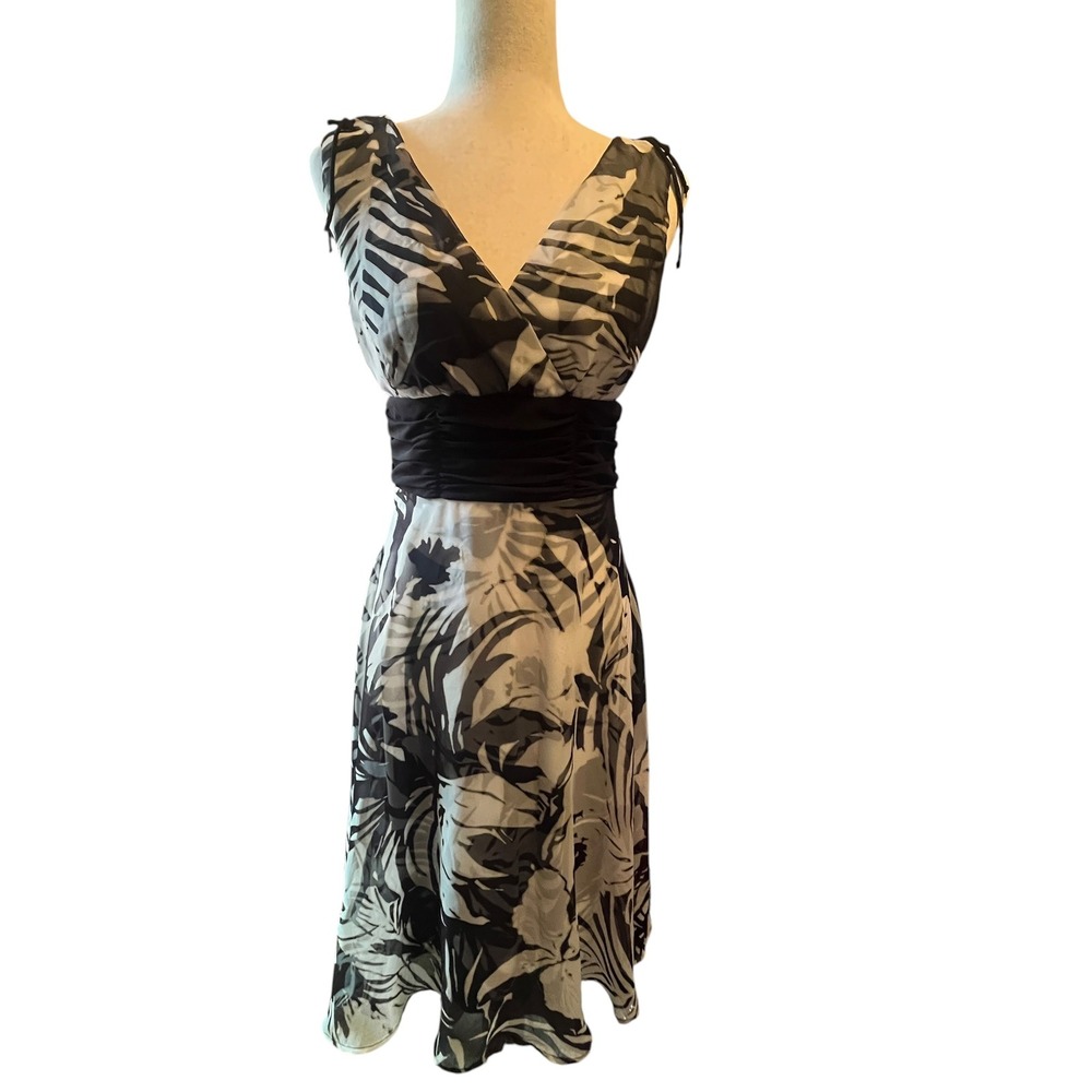 Dressbarn Fit Flare Dress Womens 6 Black White Tropical Leaf Chiffon Cocktail